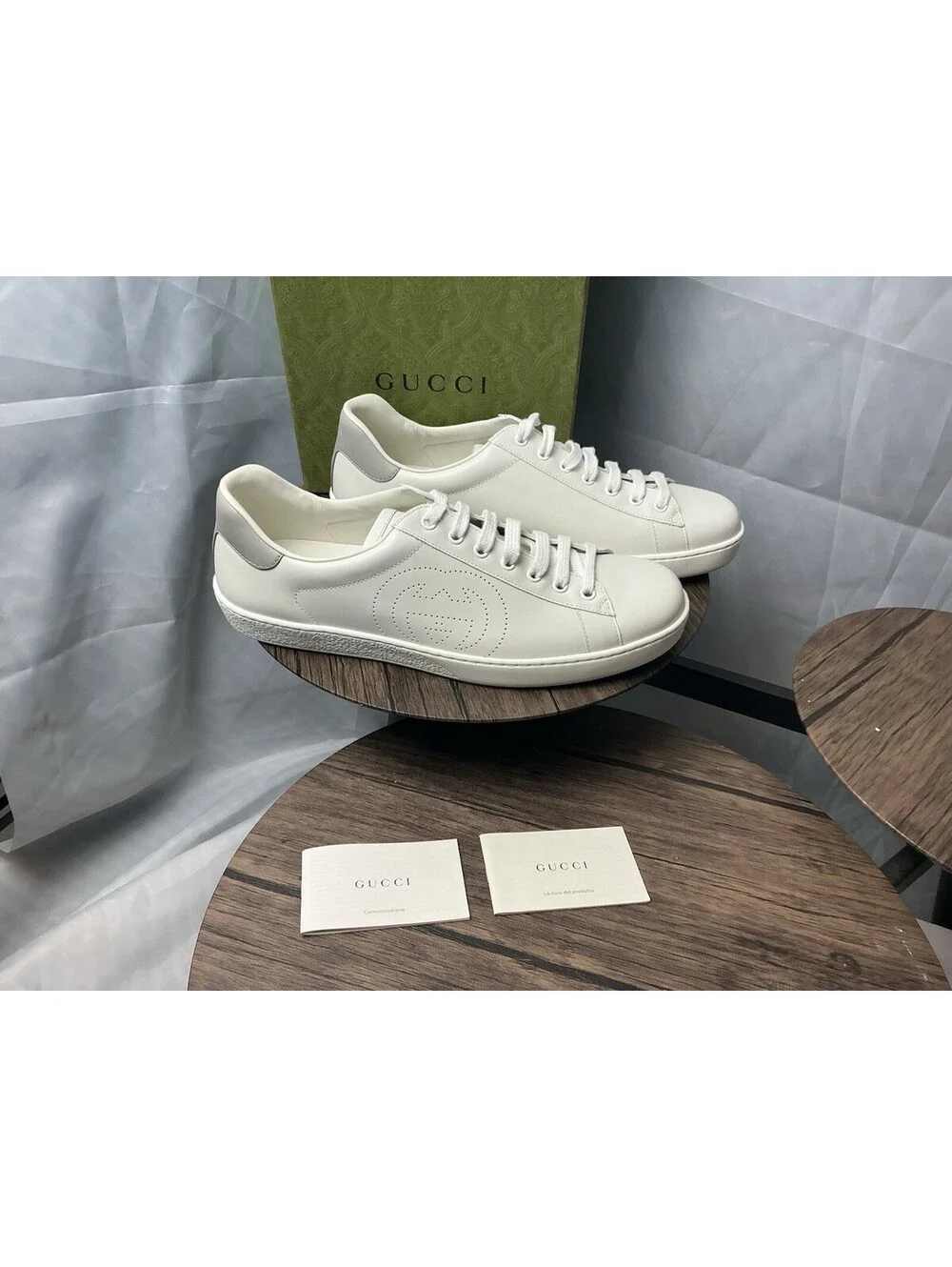 Gucci White Leather Low-Top Sneakers with Gray Heel Tab
